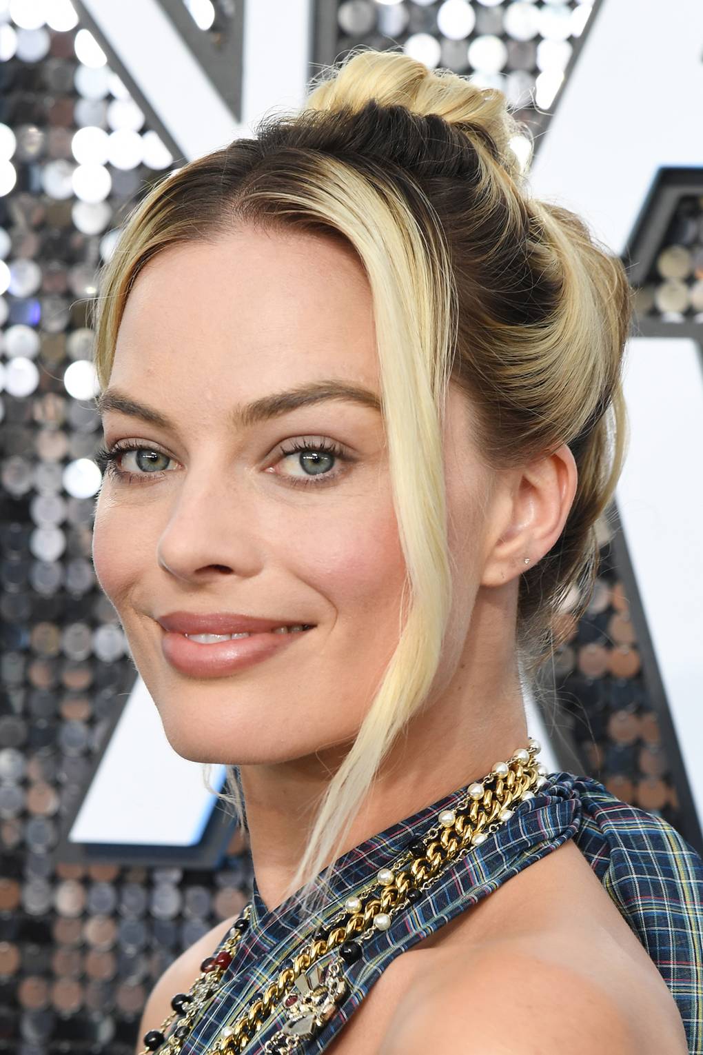 How To Style Grown Out Roots Celebrities With Dark Roots Glamour UK