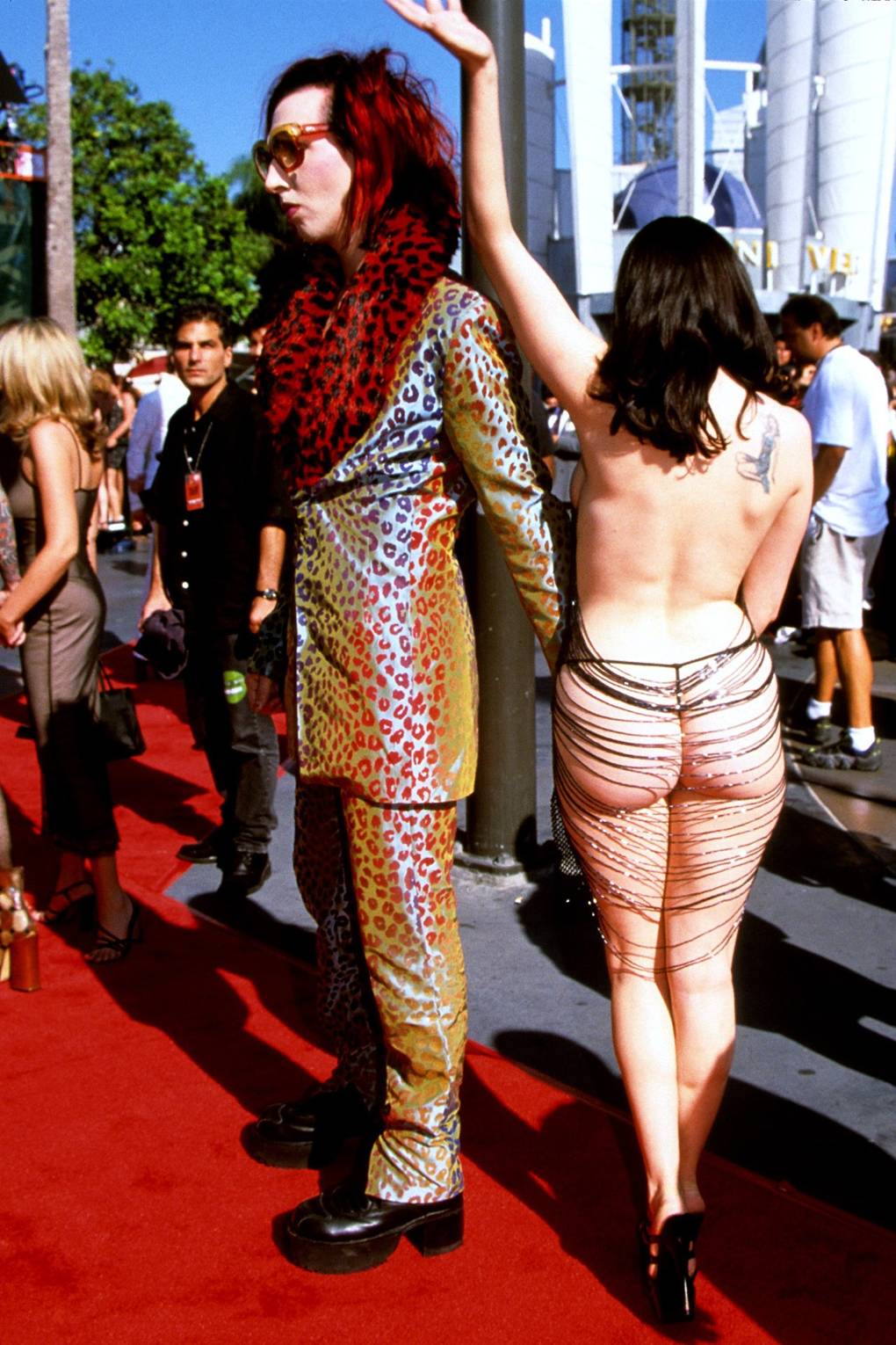 Роуз макгоуэн VMA 1998