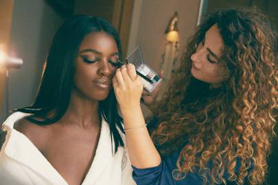 Makeup Artist Nikki Wolff Shares Her Tips For Red Carpet Makeup With Leomie Anderson Glamour Uk