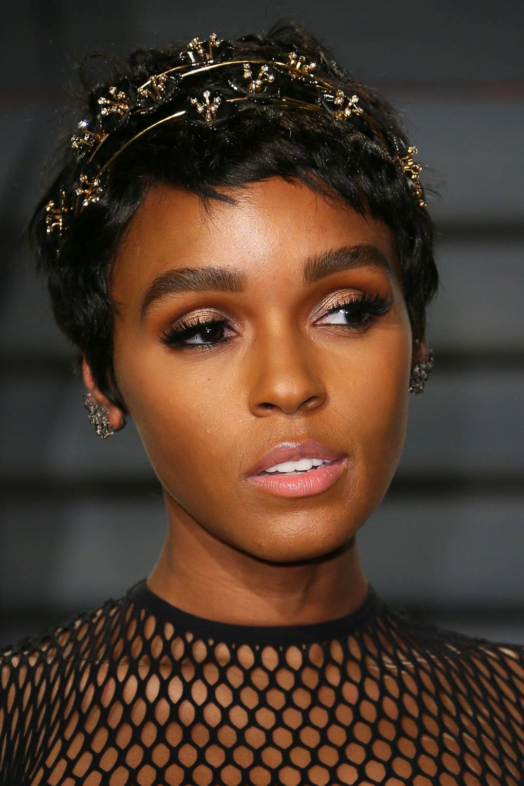 how to tie your hair with short hair