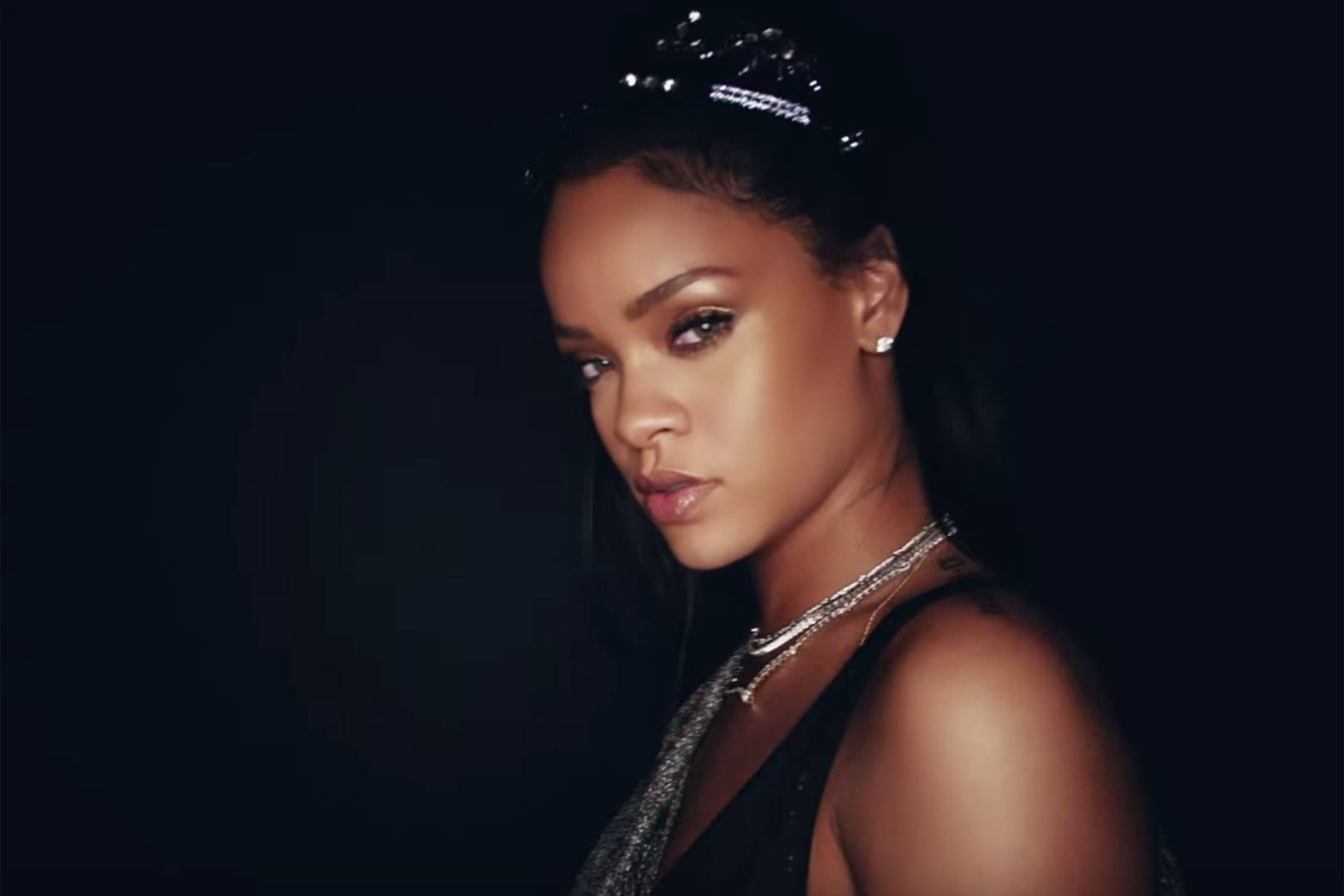 Rihanna's best beauty looks from This is what you came for music video ...