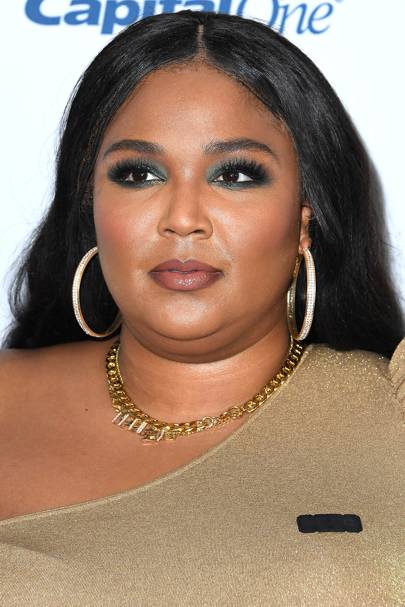 Lizzo S Hair And Makeup Best Beauty Looks From The Pop Icon Glamour Uk