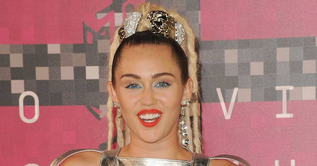 Miley Cyrus plans to strip naked in concert and wants audience nude too ...