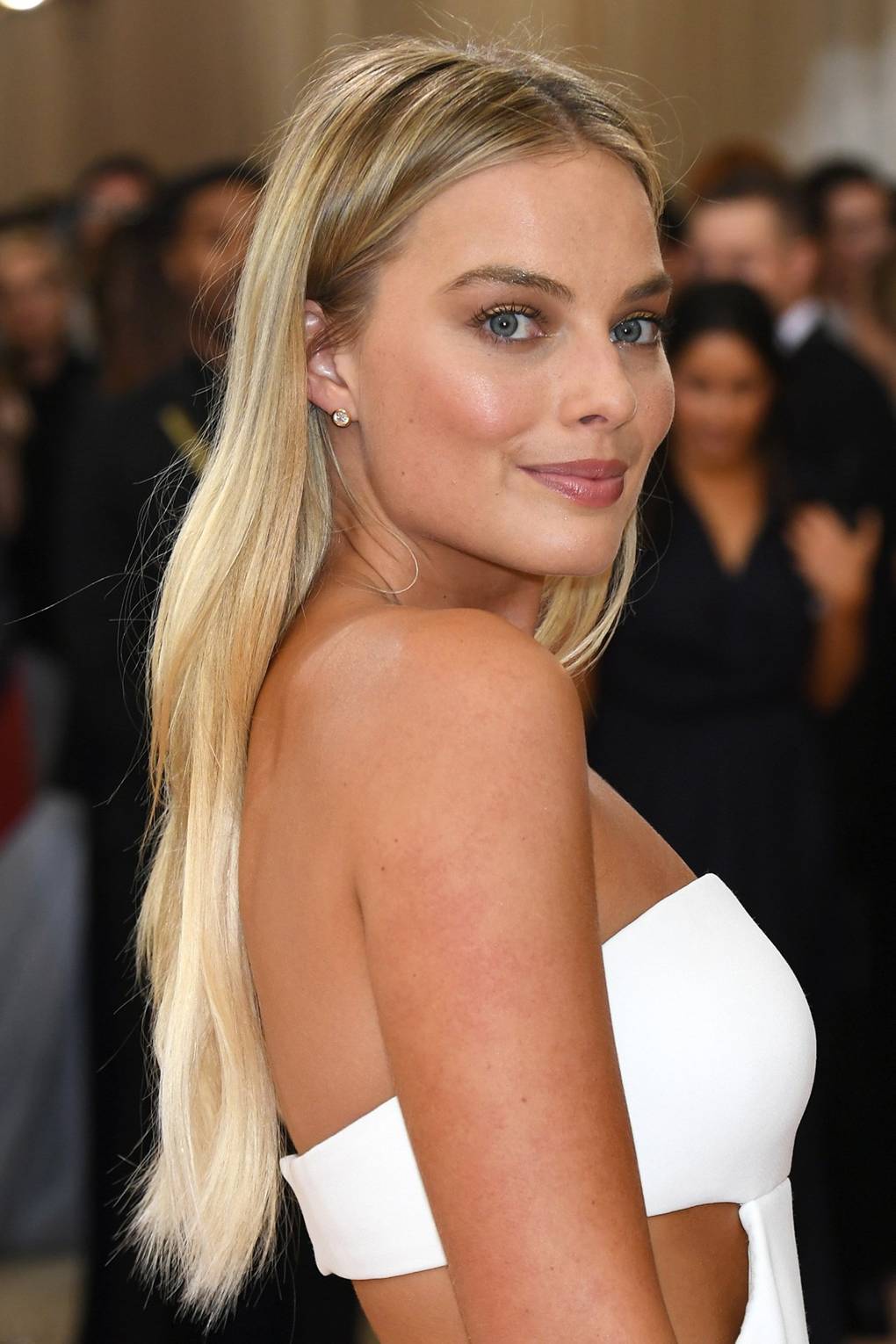 Margot Robbie's Makeup And Beauty Products | Glamour UK