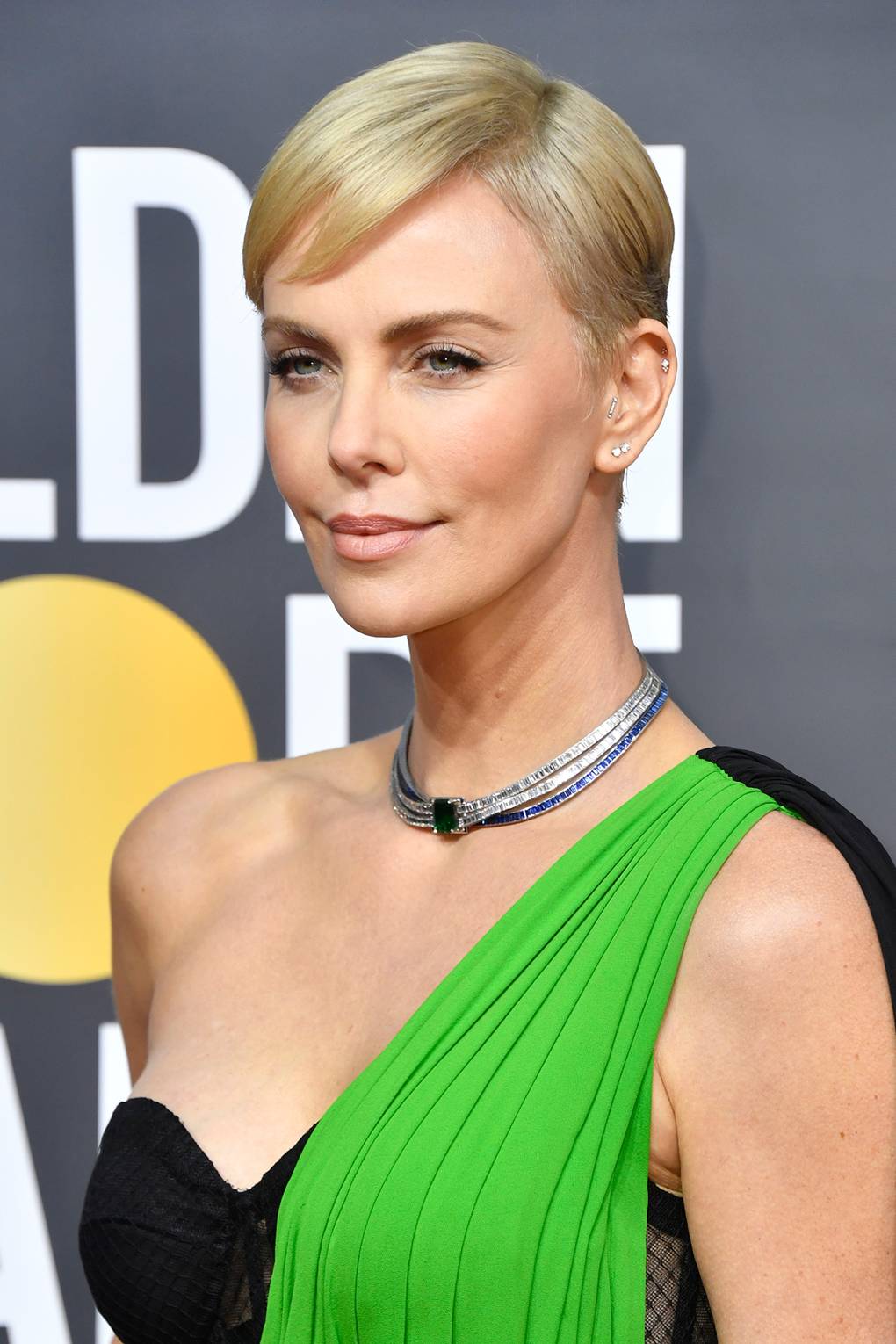 Golden Globes 2020 How To Get Charlize Theron S Hair By Hair Stylist Adir Abergel Glamour Uk