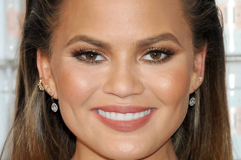 Chrissy Teigen Uses Eyebrow Powder On Her Hairline | Glamour UK