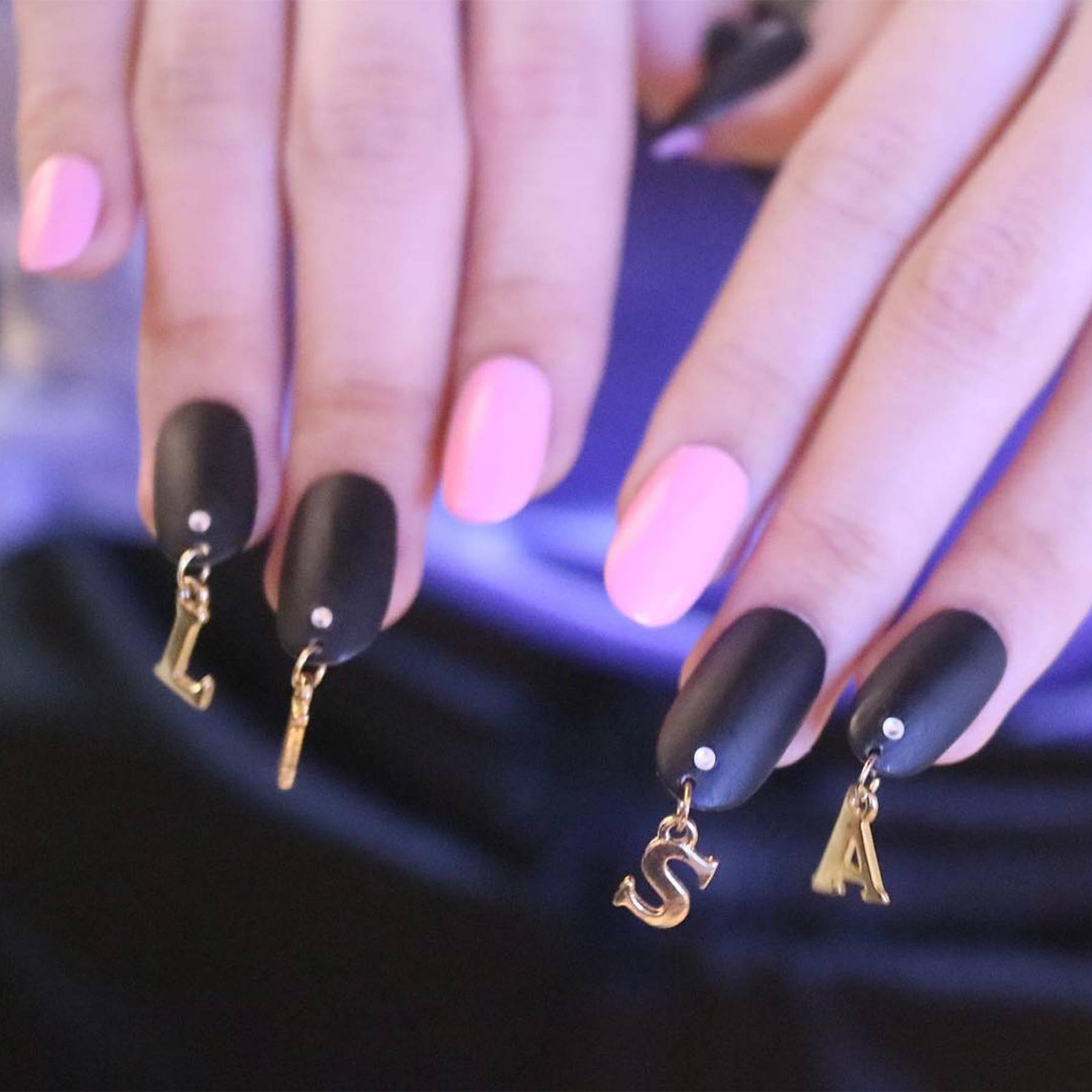 Instagram / @nail_unistella