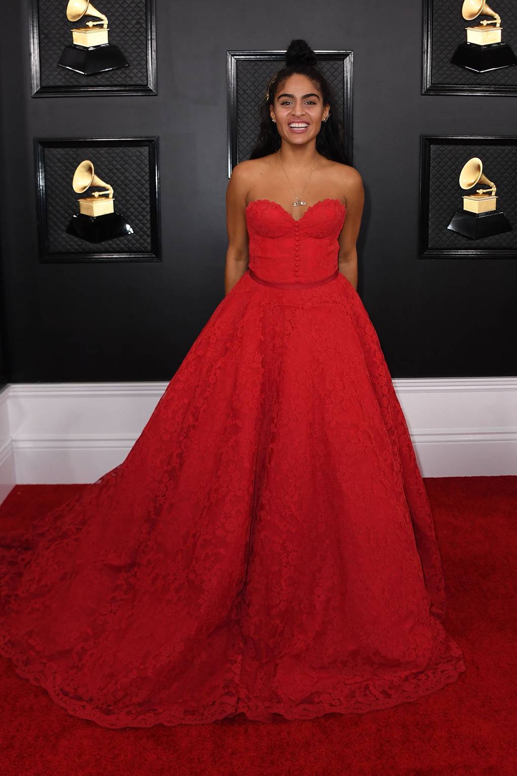 Ariana Grande Looks Epic In A Major Dress On The Grammys Red Carpet Glamour Uk