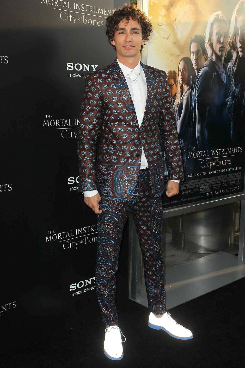 Robert Sheehan Male Fashion Style Icon Celebrity News Glamour Uk