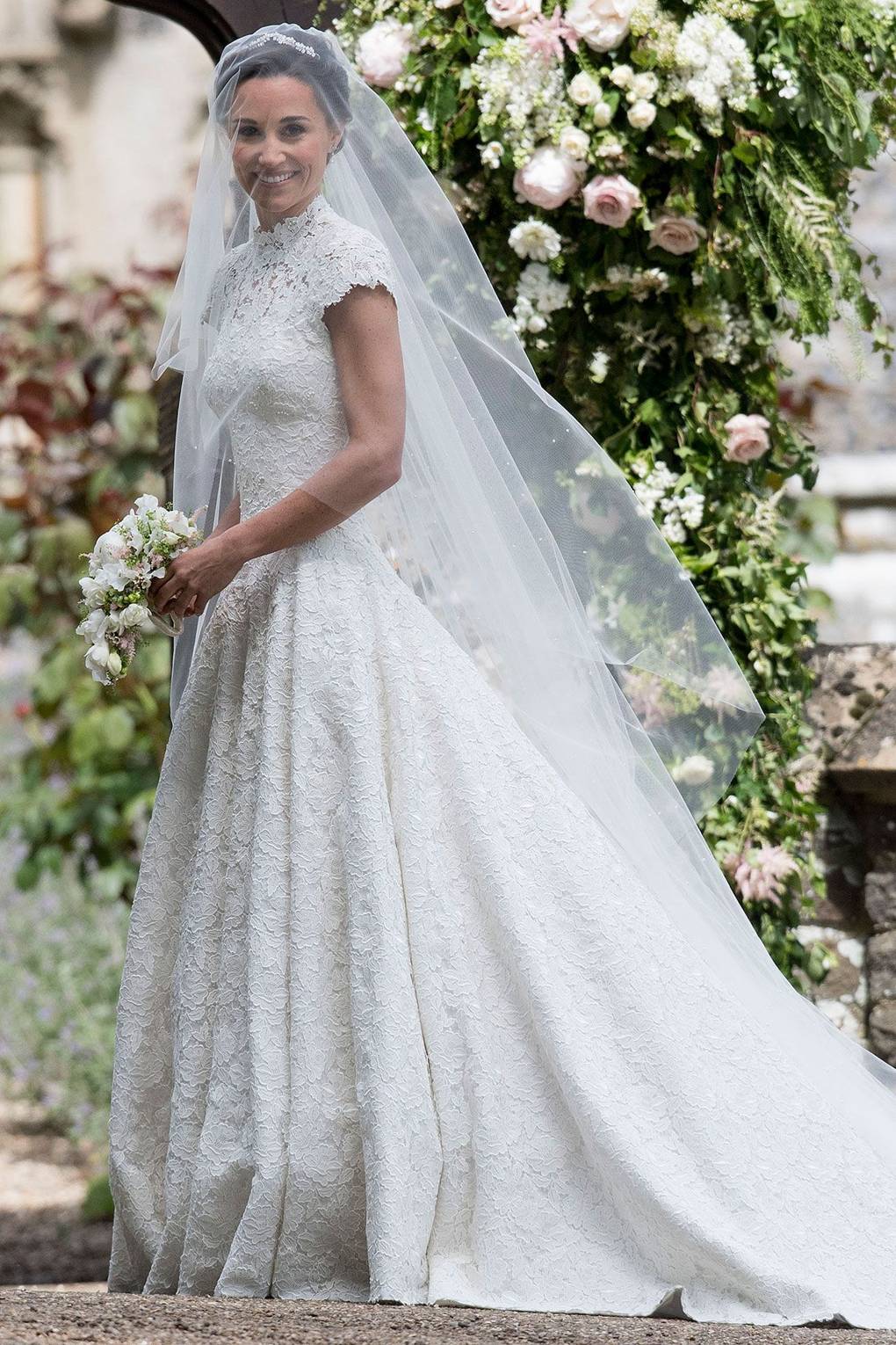 Pippa Middleton S Wedding Dress The Pictures Photos Giles Deacon Designer Glamour Uk
