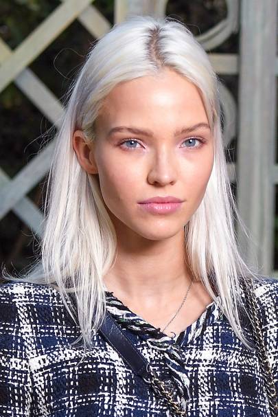 Emily Ratajkowski S New Platinum Blonde Hair Colour Glamour Uk