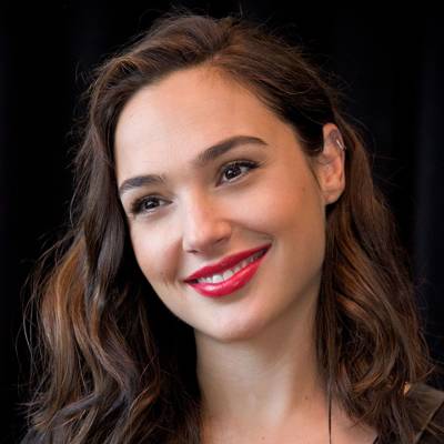 Gal Gadot hairstyles & makeup - celebrity beauty, Wonder Woman | Glamour UK