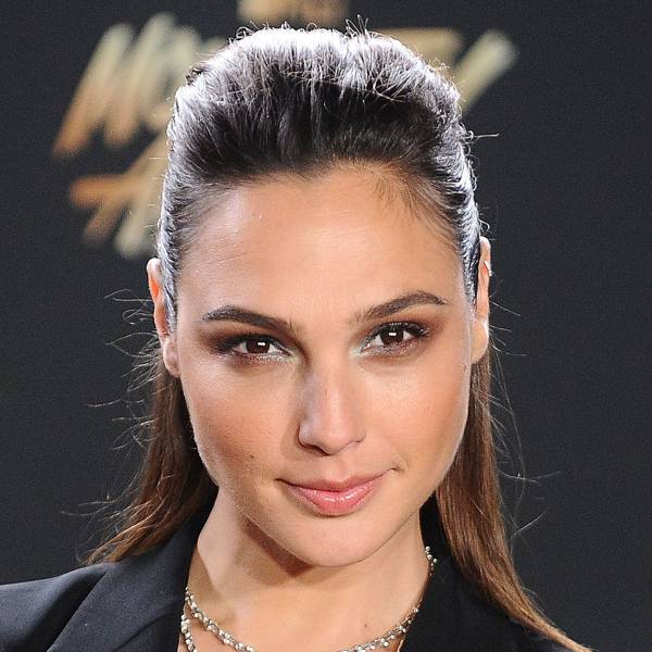 Gal Gadot hairstyles & makeup - celebrity beauty, Wonder Woman | Glamour UK