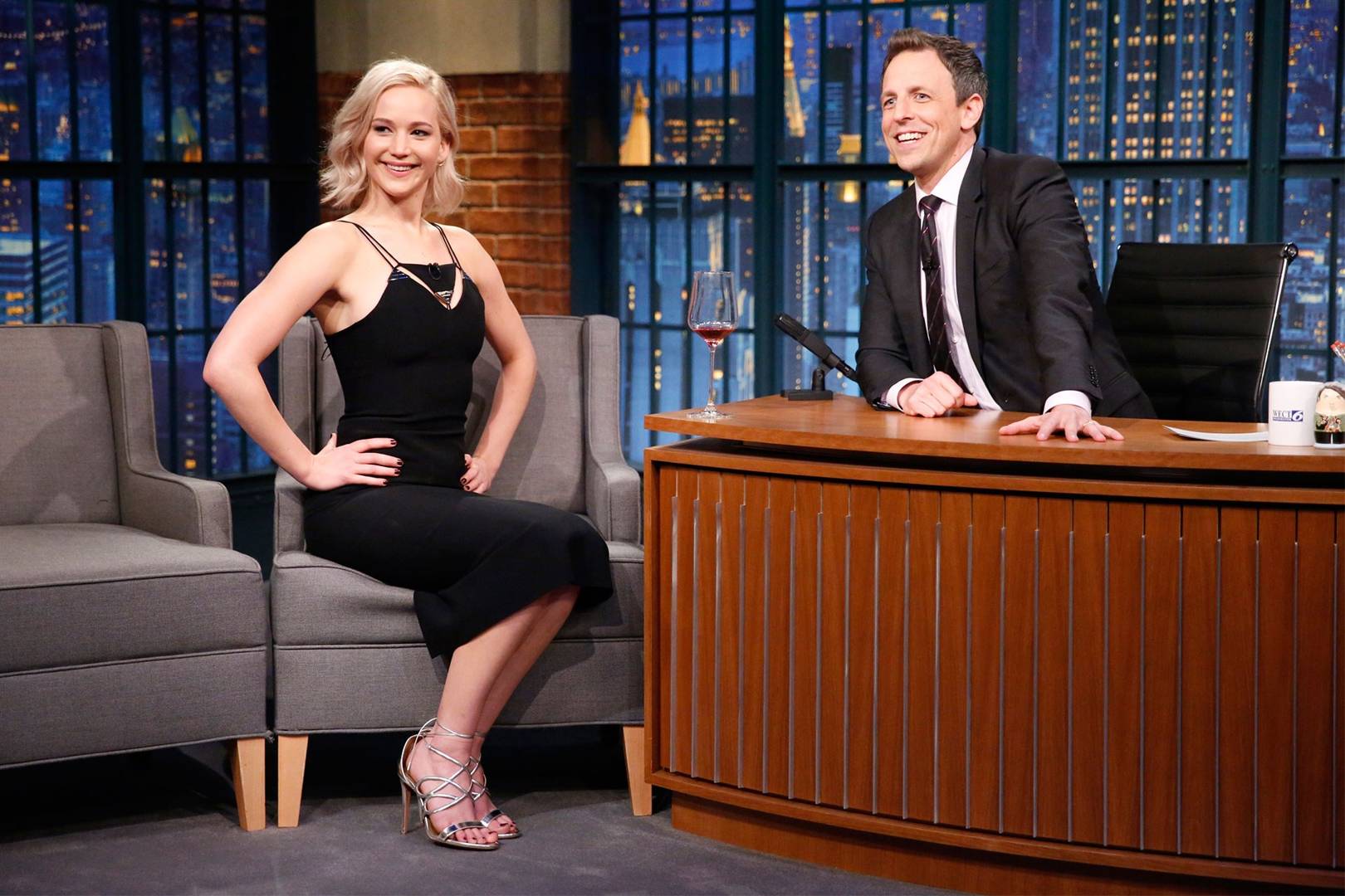 Jennifer Lawrence And Chris Pratt Sex Scenes In Passengers Seth Meyers Interview Glamour Uk