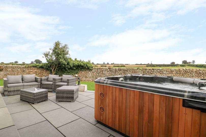 19 Best Holiday Cottages With Hot Tubs In The UK | Glamour UK