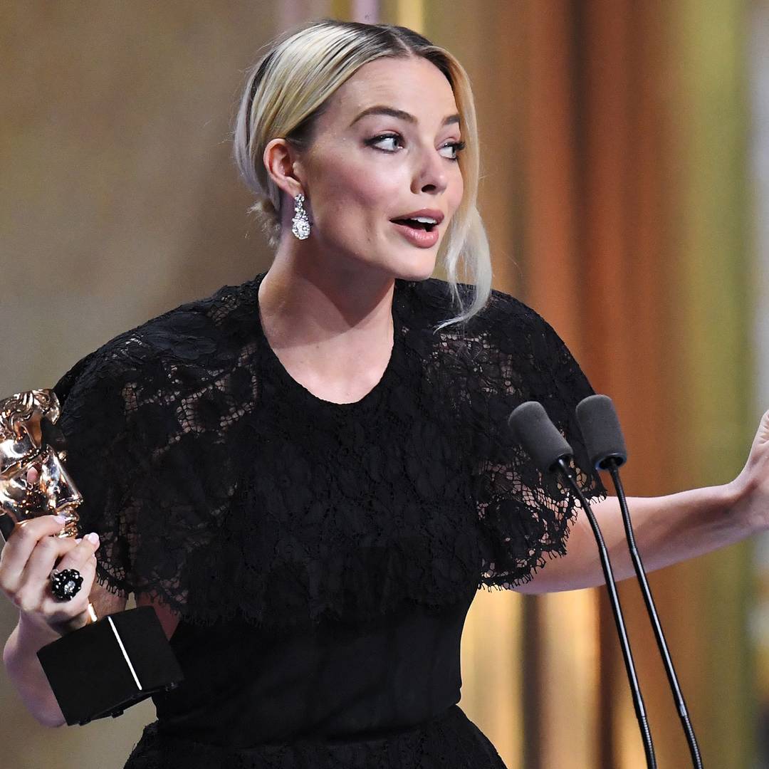 Image: Margot Robbie read out Brad Pitt's BAFTAs acceptance speech and it was full of jokes about Brexit, Megxit and being single