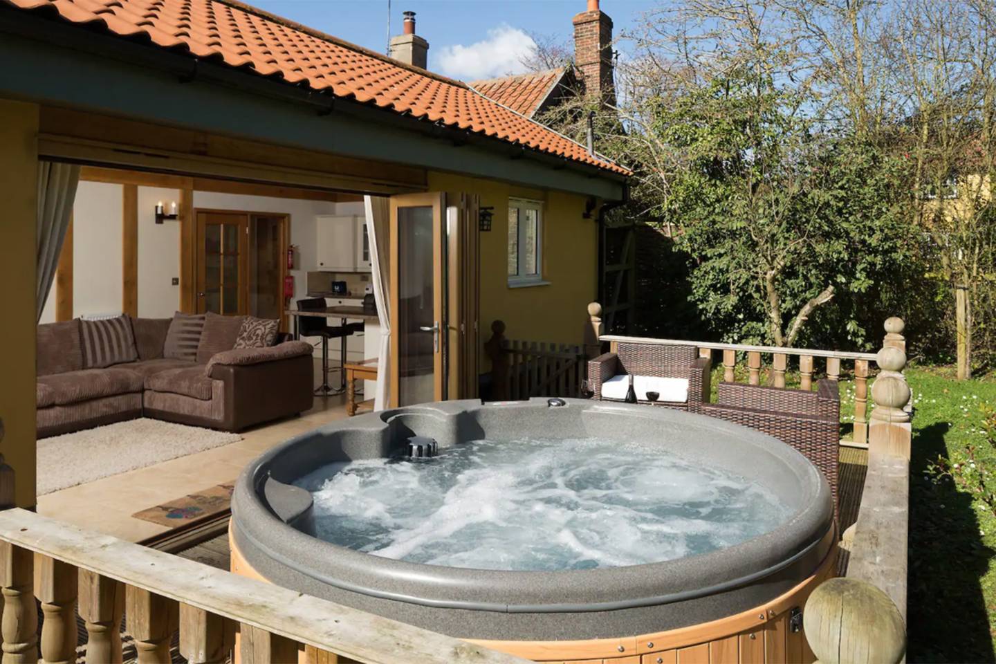 Holiday Cottages That Sleep With A Hot Tub Group Accommodation My XXX 