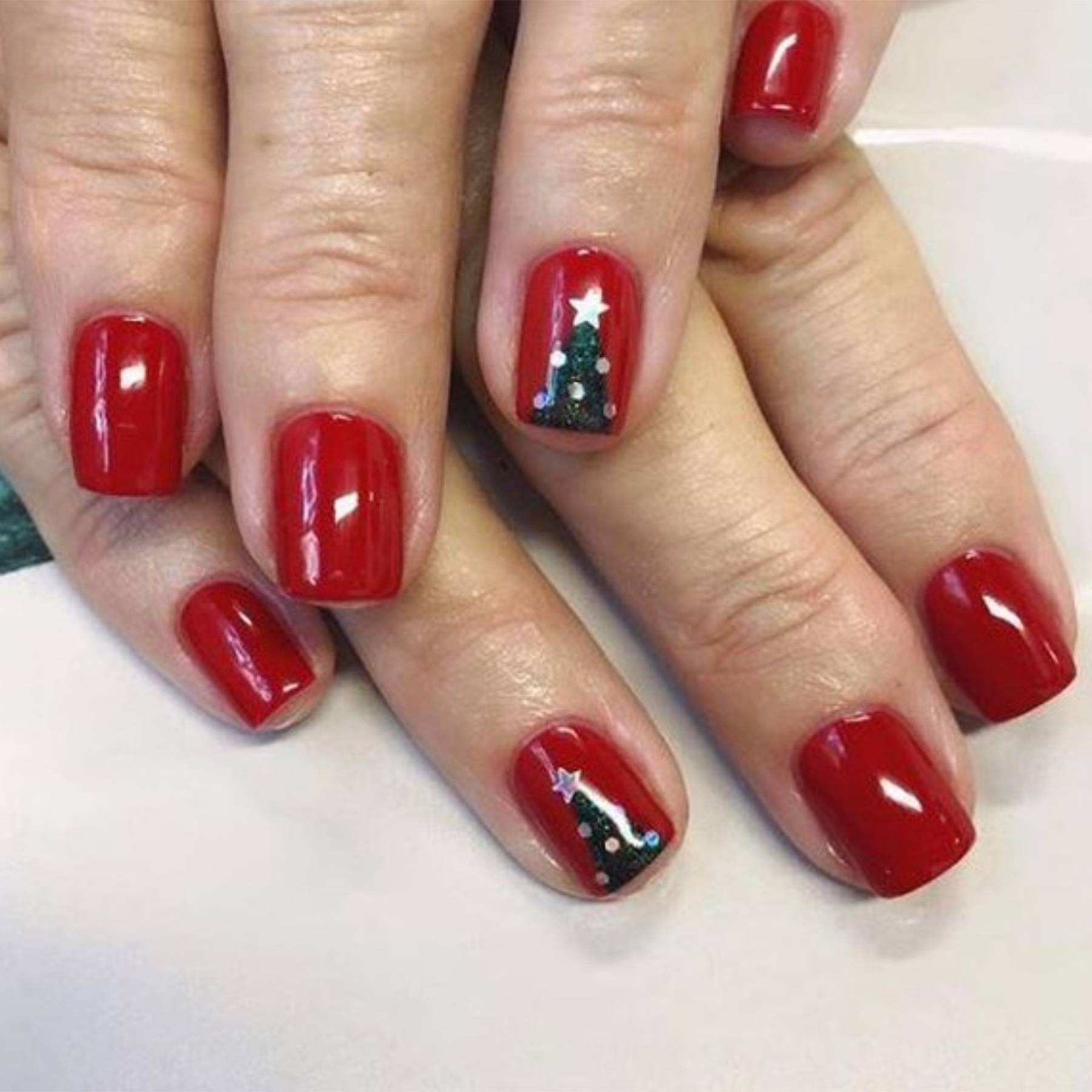 Christmas Nails: The Most Festive Manicures For The Holiday Season ...