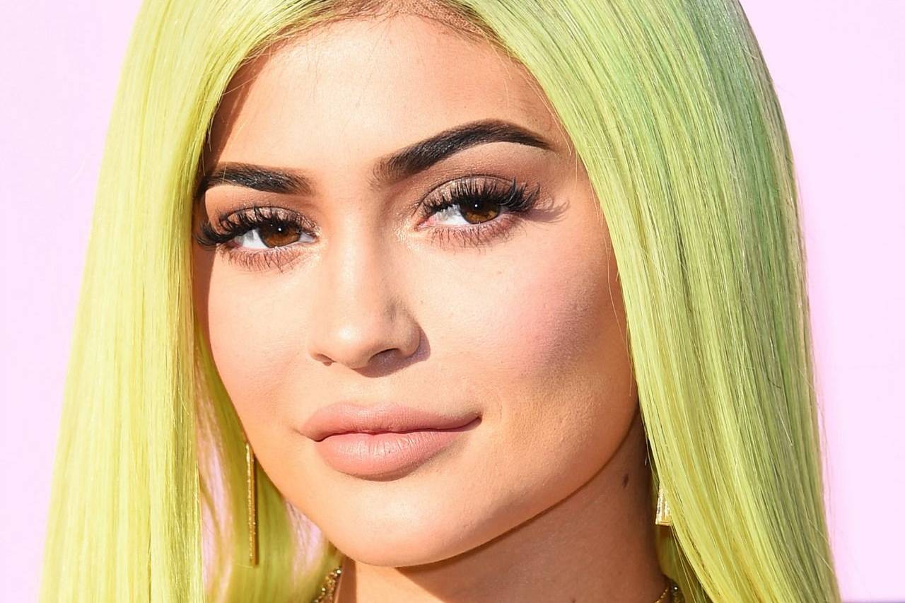 Kylie Jenner Highlighter Yellow Hair At Coachella Glamour Uk 