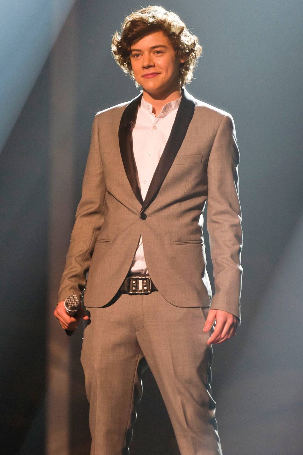 harry styles latest outfit