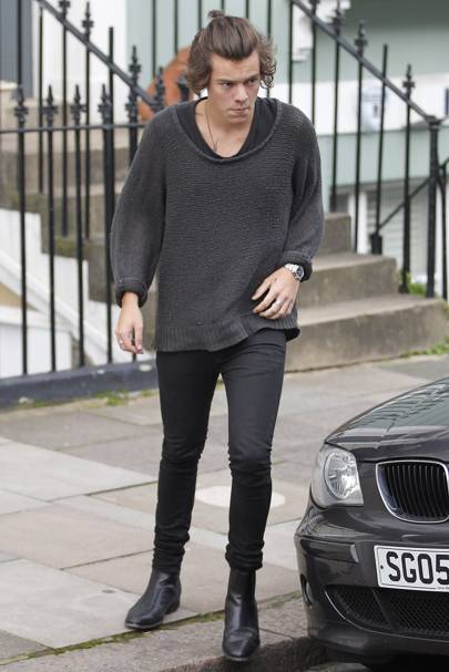 harry styles black and white outfit