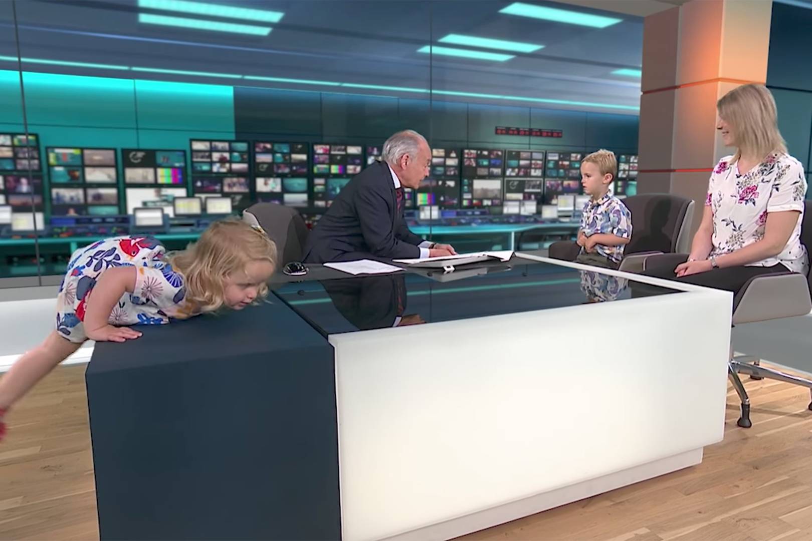 Toddlers Take Over The Itv Newsdesk It Is Amazing Glamour Uk