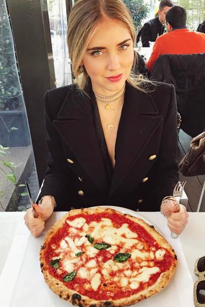Celebrities Eating Pizza: Katy Perry, Jennifer Lawrence & Beyonce ...