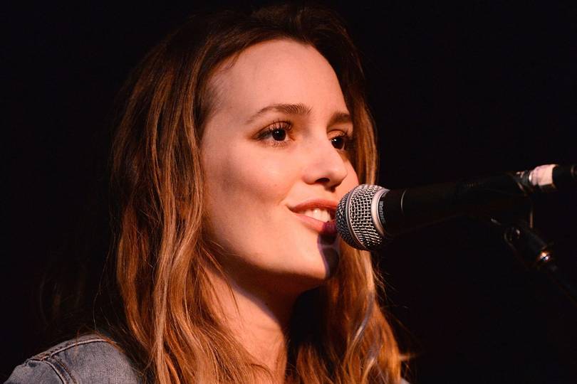 Leighton Meester singing The Cardigans cover Lovefool (& LYRICS