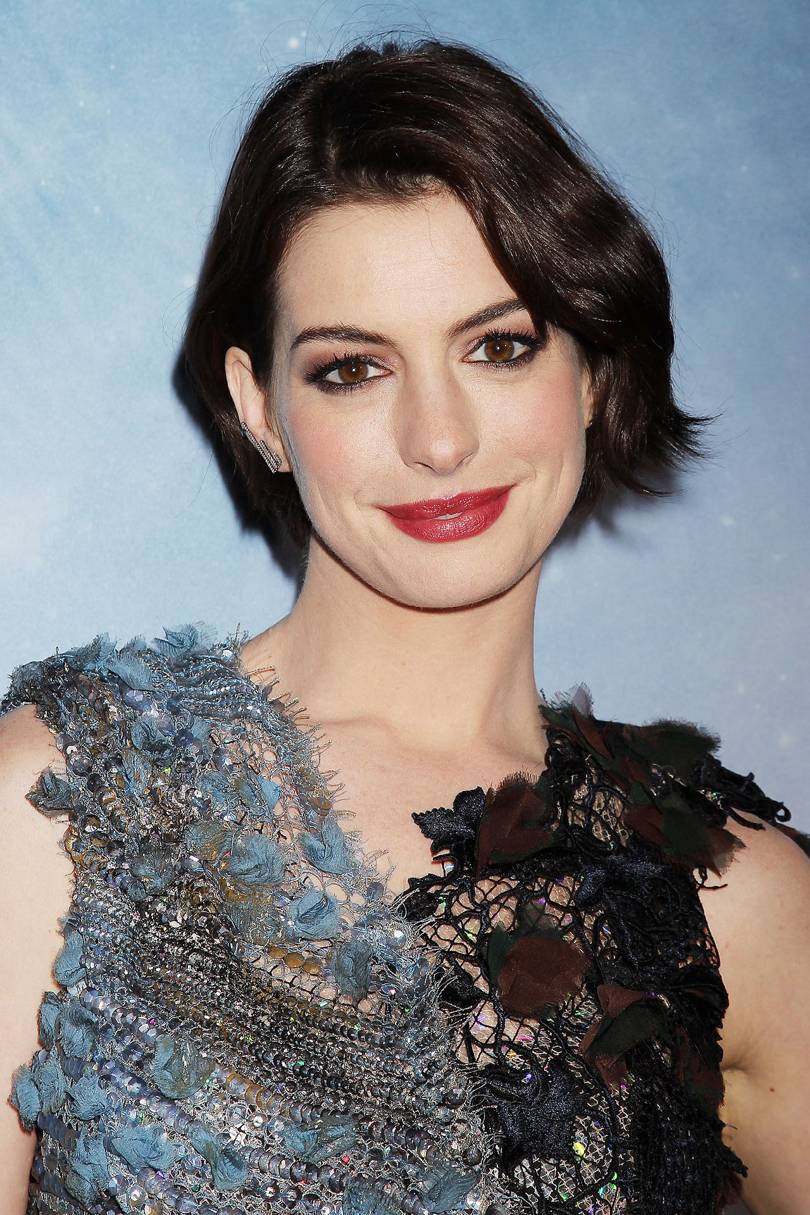 Hairstyles & Make Up Anne Hathaway Look Book | Glamour UK