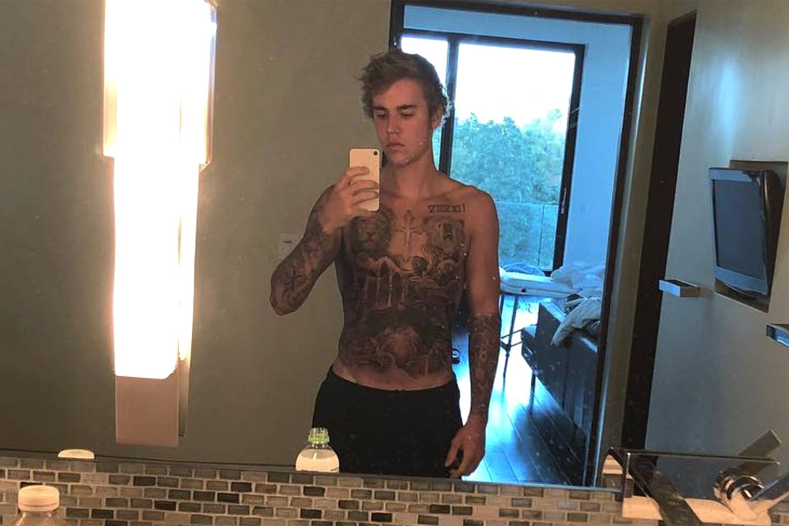 Justin Bieber Abs Tattoo Big New Tattoo On His Torso Glamour Uk