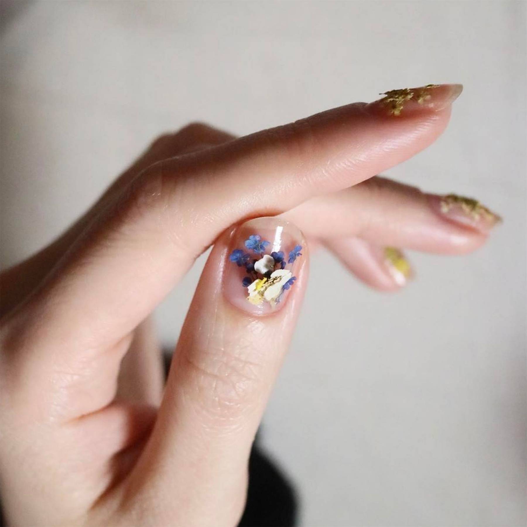 Instagram / @nail_unistella