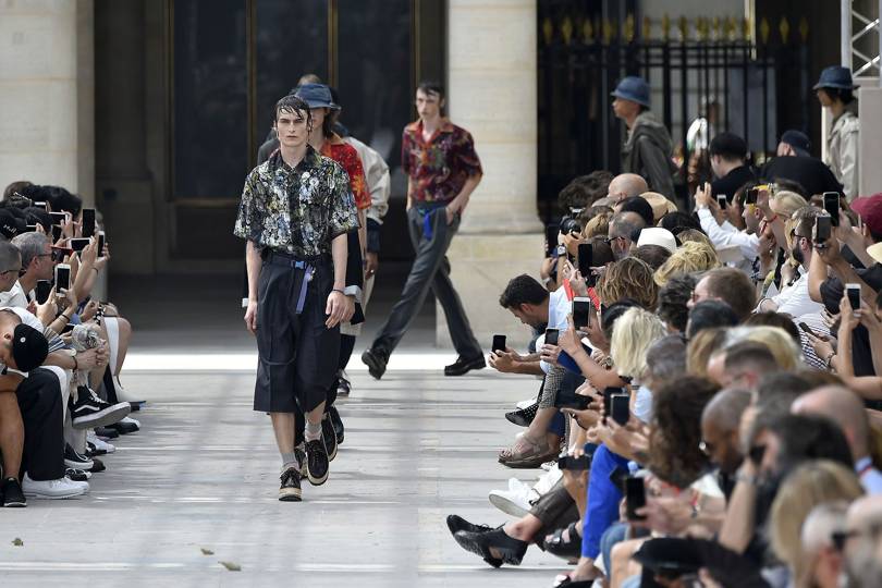 Drake Signs: Debuted New Song At The Louis Vuitton Fashion Show | Glamour UK