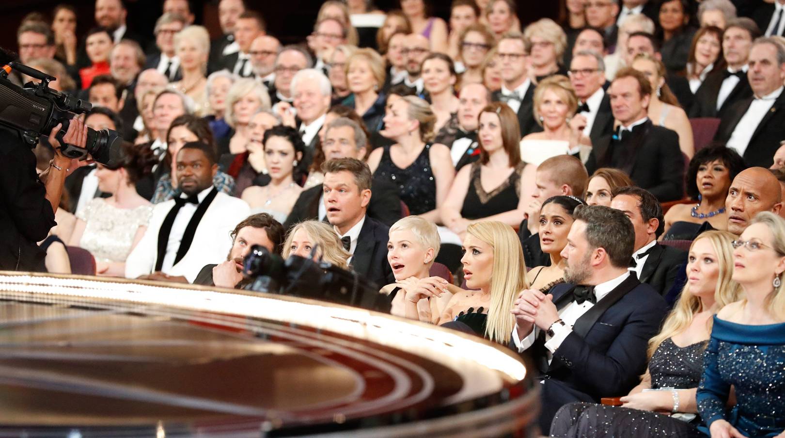 Oscars 2017 crowd photo audience reaction to Best Picture mix up