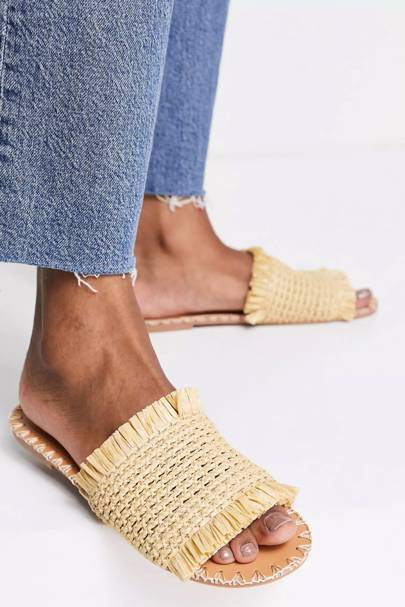 flat sandals that cover toes