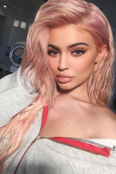 Resultado de imagem para kylie jenner rose gold hair