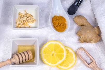 Turmeric and cinnamon mask