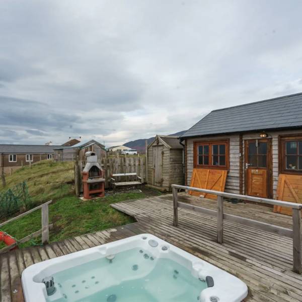 19 Best Holiday Cottages With Hot Tubs In The UK | Glamour UK