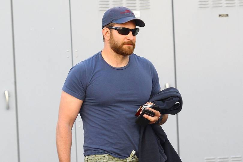 Bradley Cooper body - Bradley Cooper fitness - American Sniper ...