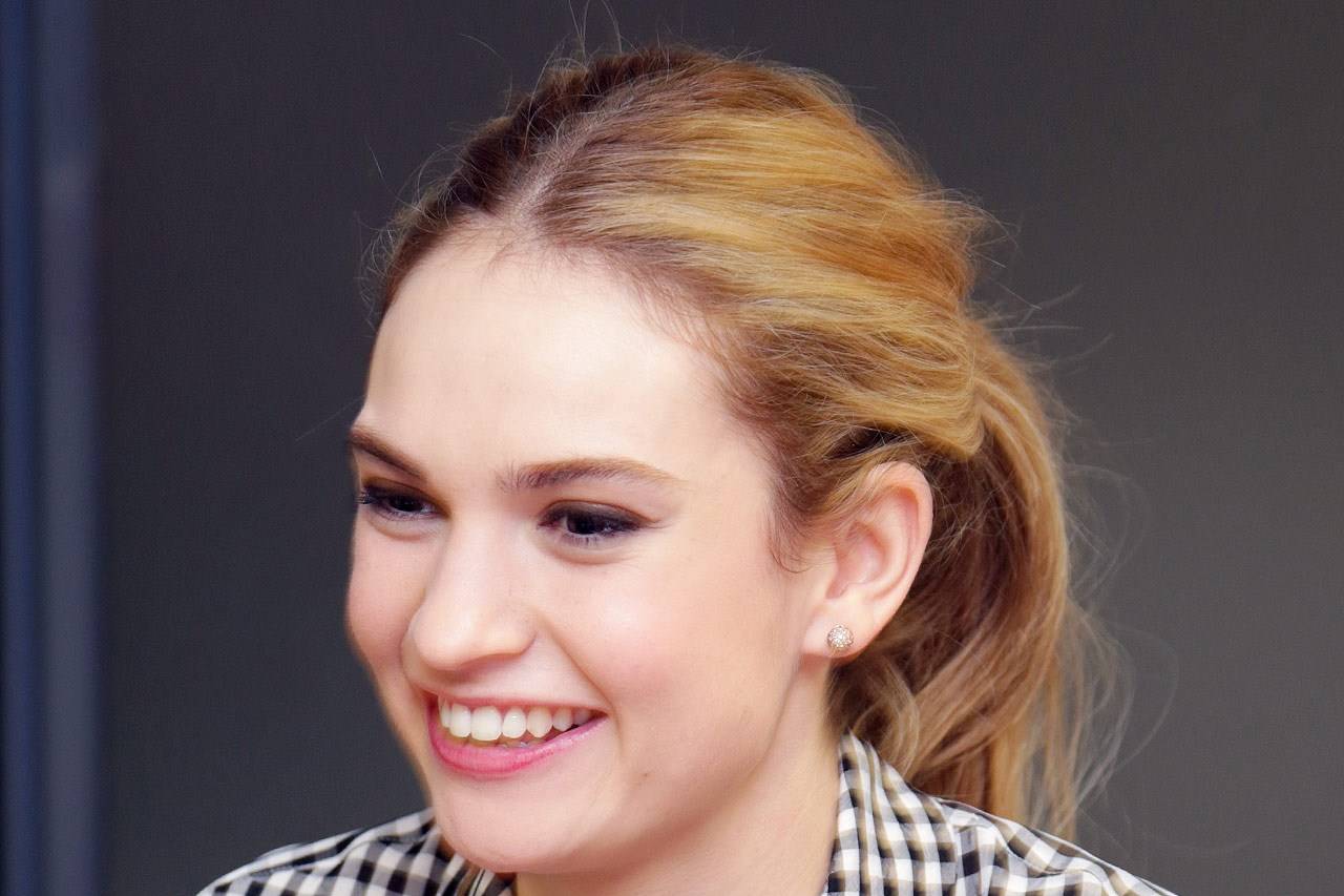Lily James make up tips products cinderella look style;