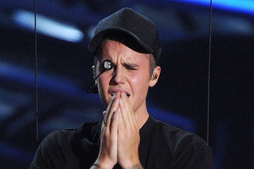 Justin Bieber Crying Mtv Vmas 2015 Glamour Uk Justin Bieber Crying Mtv Vmas 2015 Glamour Uk
