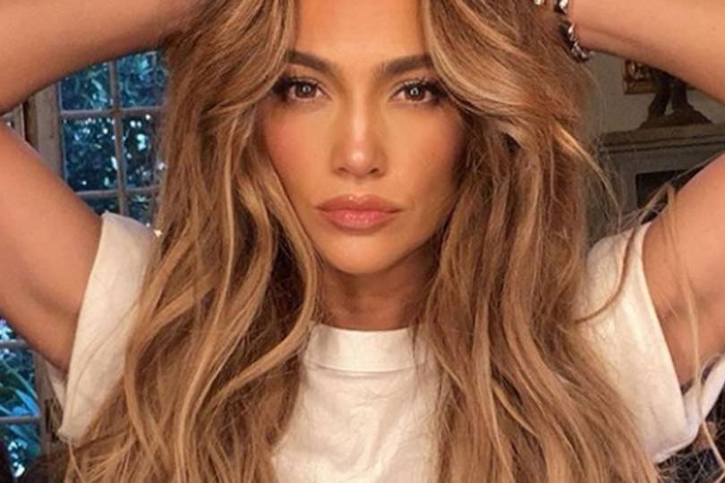 invisible layers' hair trend gives you instant cheekbones