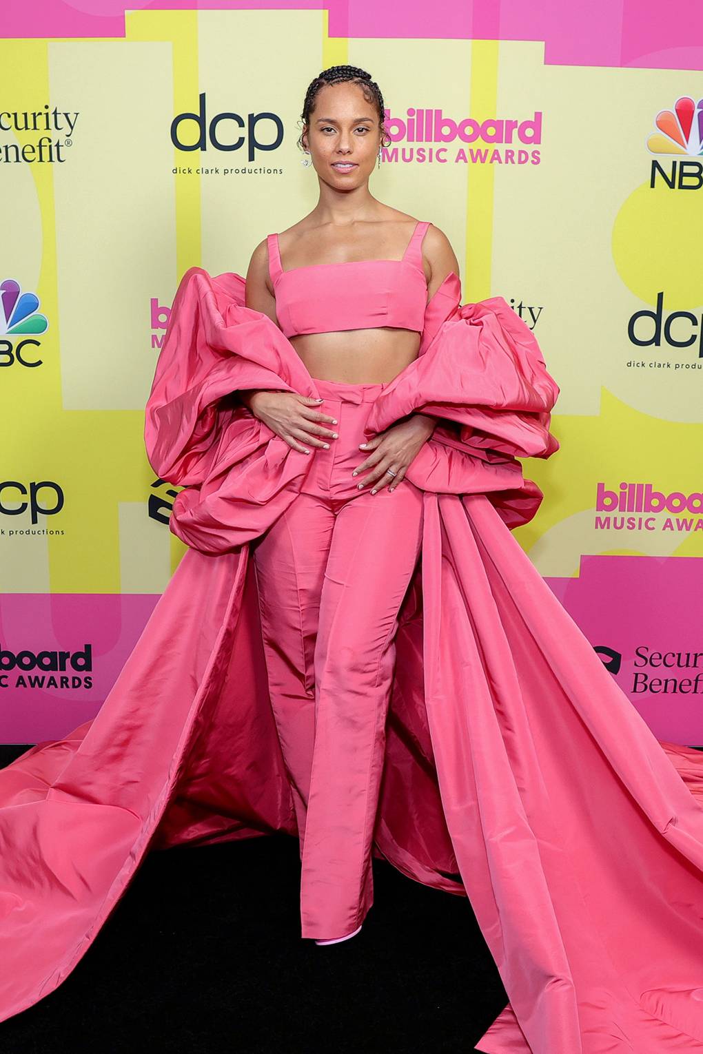 The Billboard Music Awards 2021 Red Carpet The Best Dressed Outfits