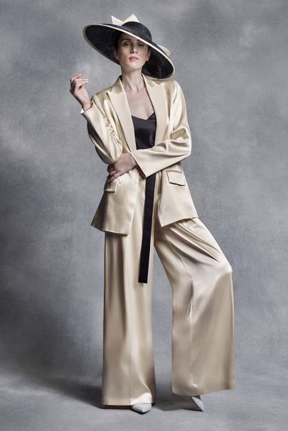 Shop from this list of what to where and dress appropriately for a job interview in any industry