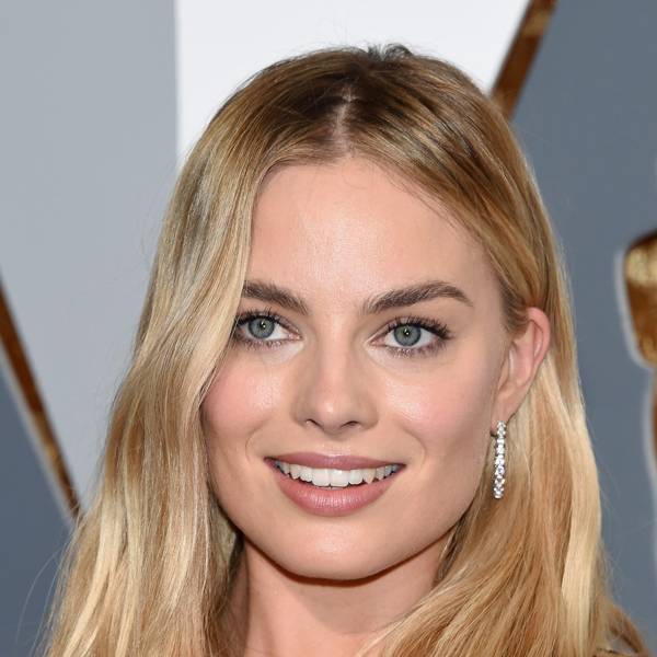 Margot Robbie And Doppelganger Jaime Pressly Are Twins | Glamour UK