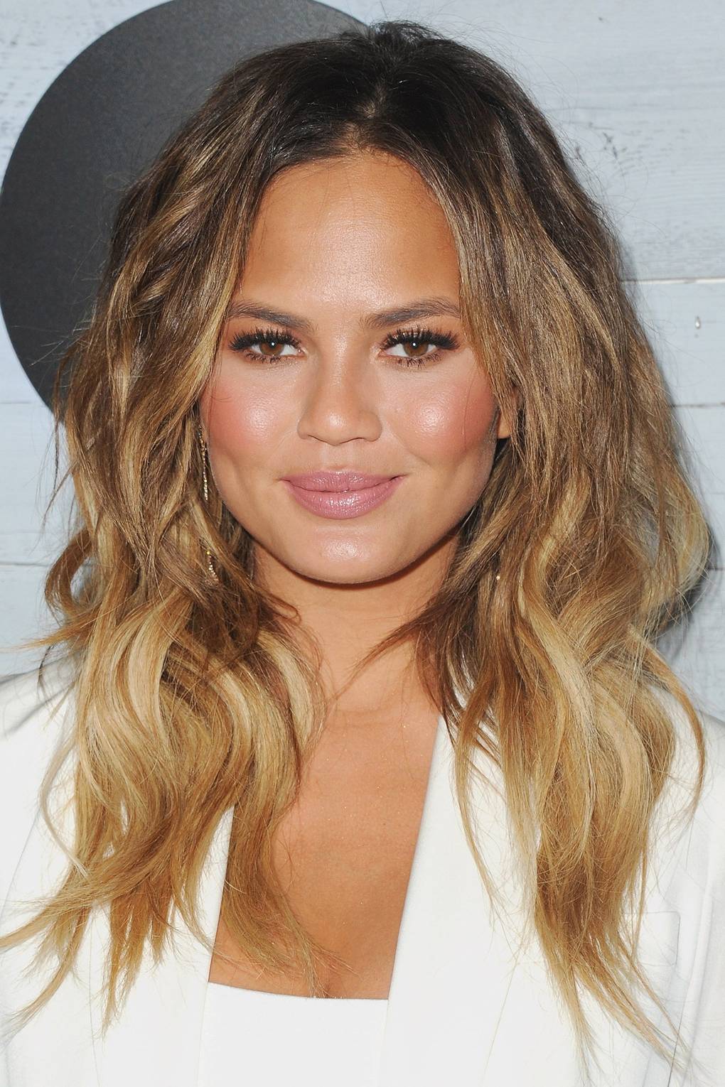 Chrissy Teigen Uses Eyebrow Powder On Her Hairline | Glamour UK