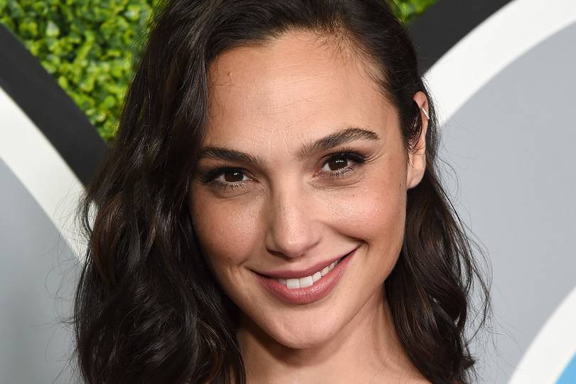 Gal Gadot hairstyles & makeup - celebrity beauty, Wonder Woman | Glamour UK