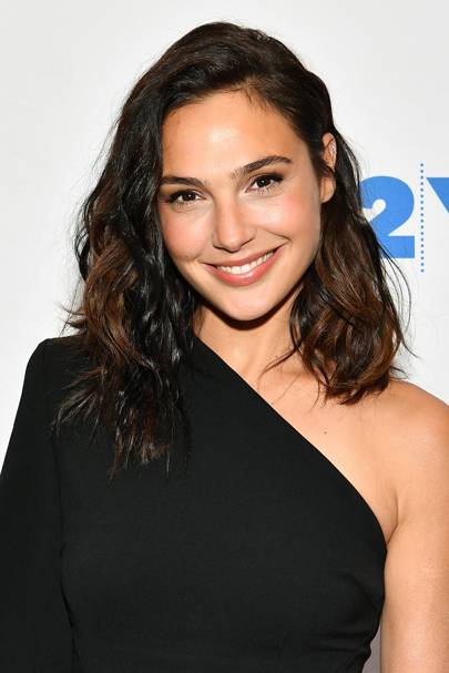 Gal Gadot hairstyles & makeup - celebrity beauty, Wonder 