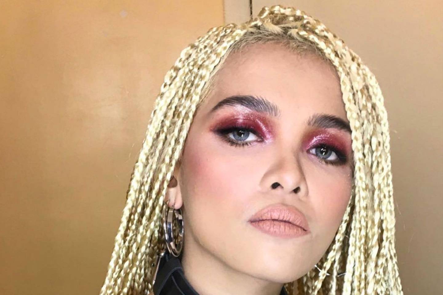 Glossy Eyes Beauty Trend How To Wear Gloss Eyelids Glamour UK