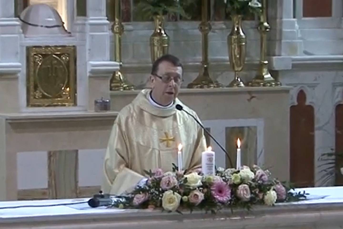 Singing priest viral wedding video - Hallelujah song | Glamour UK