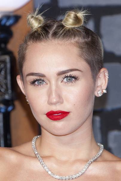 Space Buns Hair Trend Celebrity Inspiration And Tips Glamour Uk
